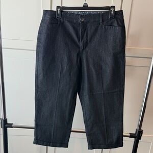 Women's Black Cropped Capri Dressy Jeans